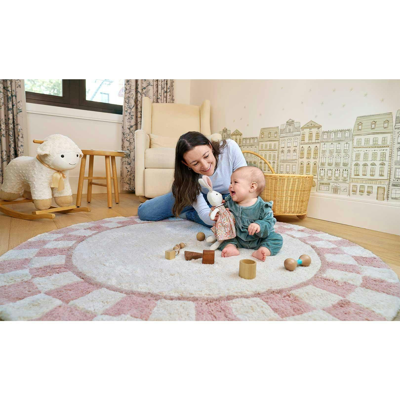 Checkered Charm Washable Round Organic Cotton Rug