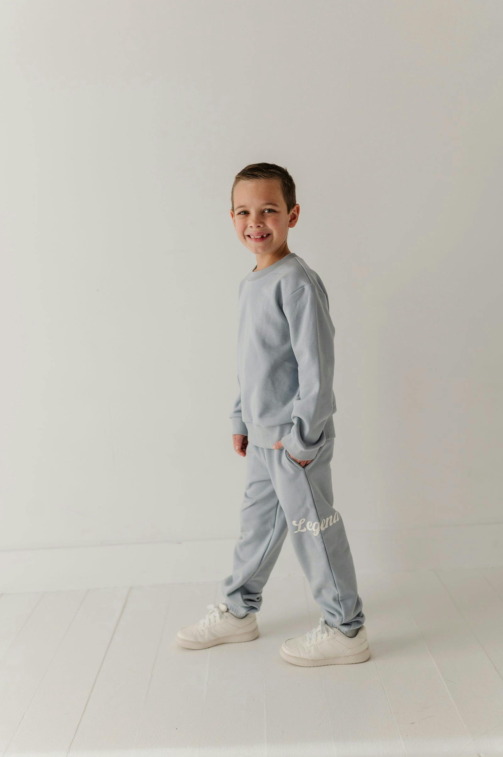 Boys Dario Graphic Sweatpants in Legend in Blue Fog