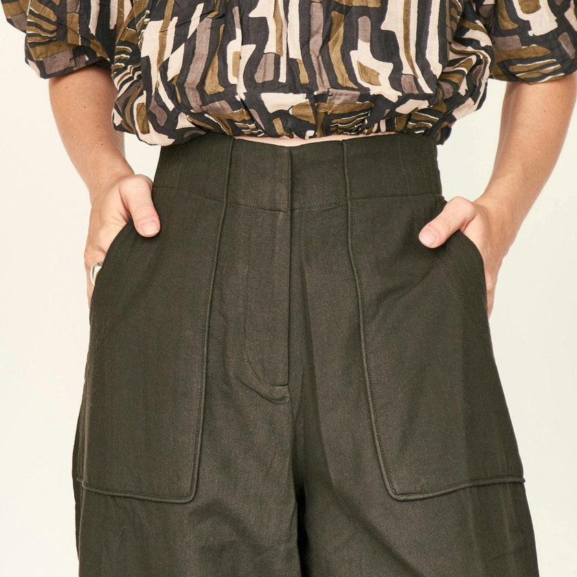 Tivot Pant in Black Olive