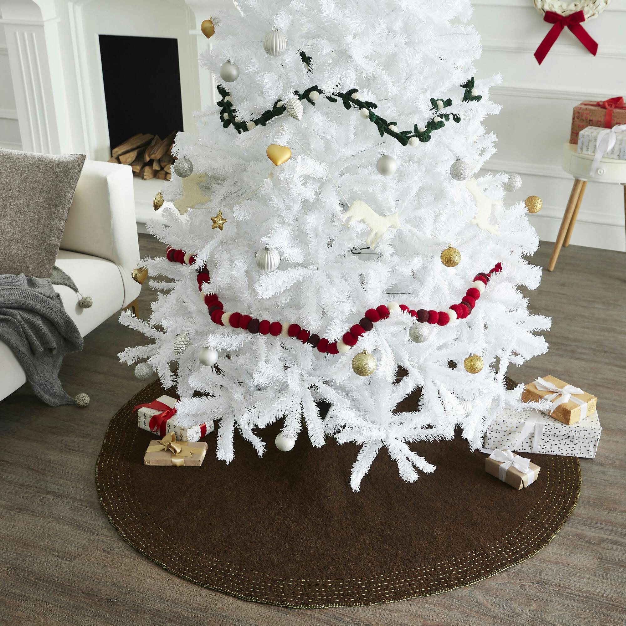 Handmade Christmas Tree Skirt in Felt - Quilted Edge White House Design  - 60