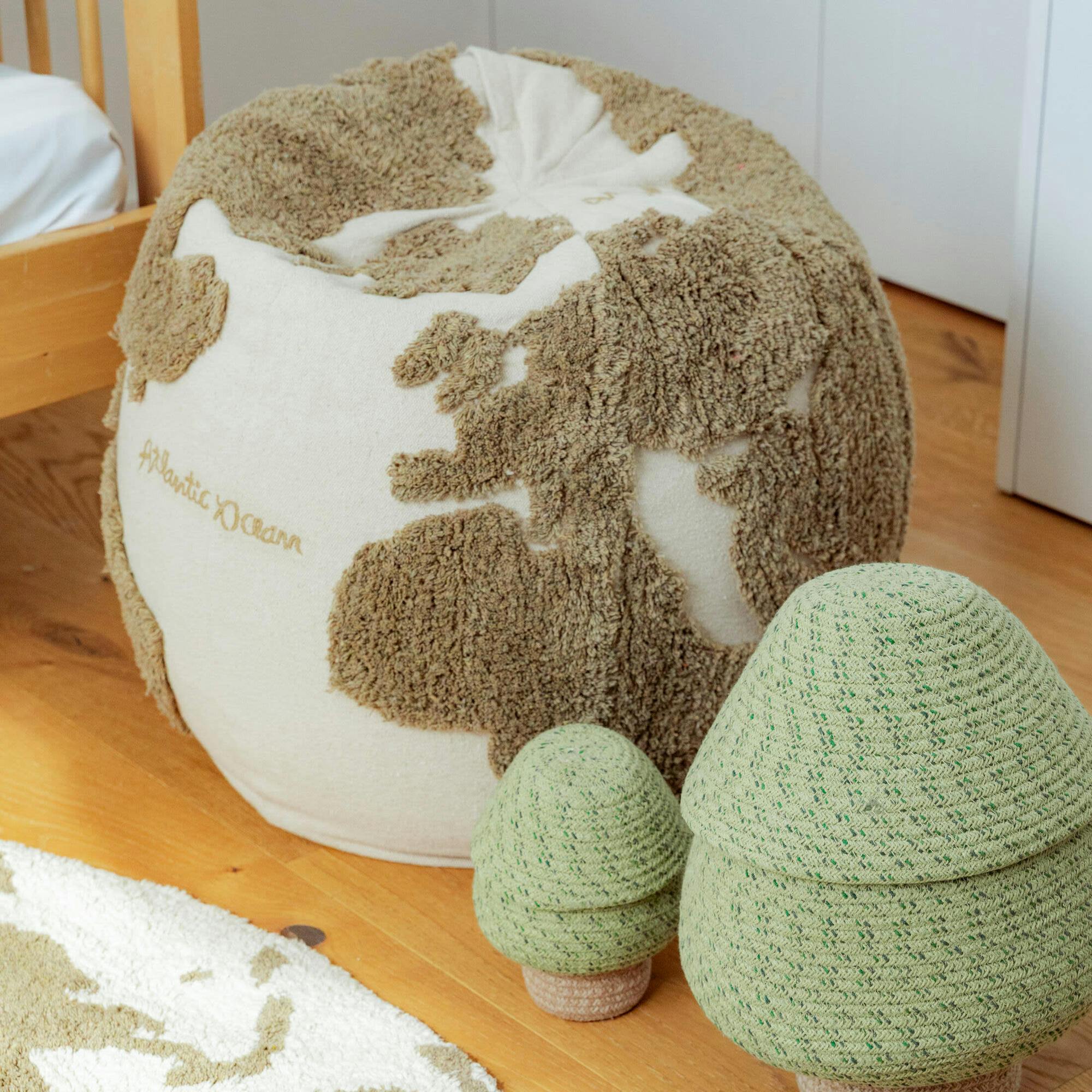 Pouf World Map Rugcycled