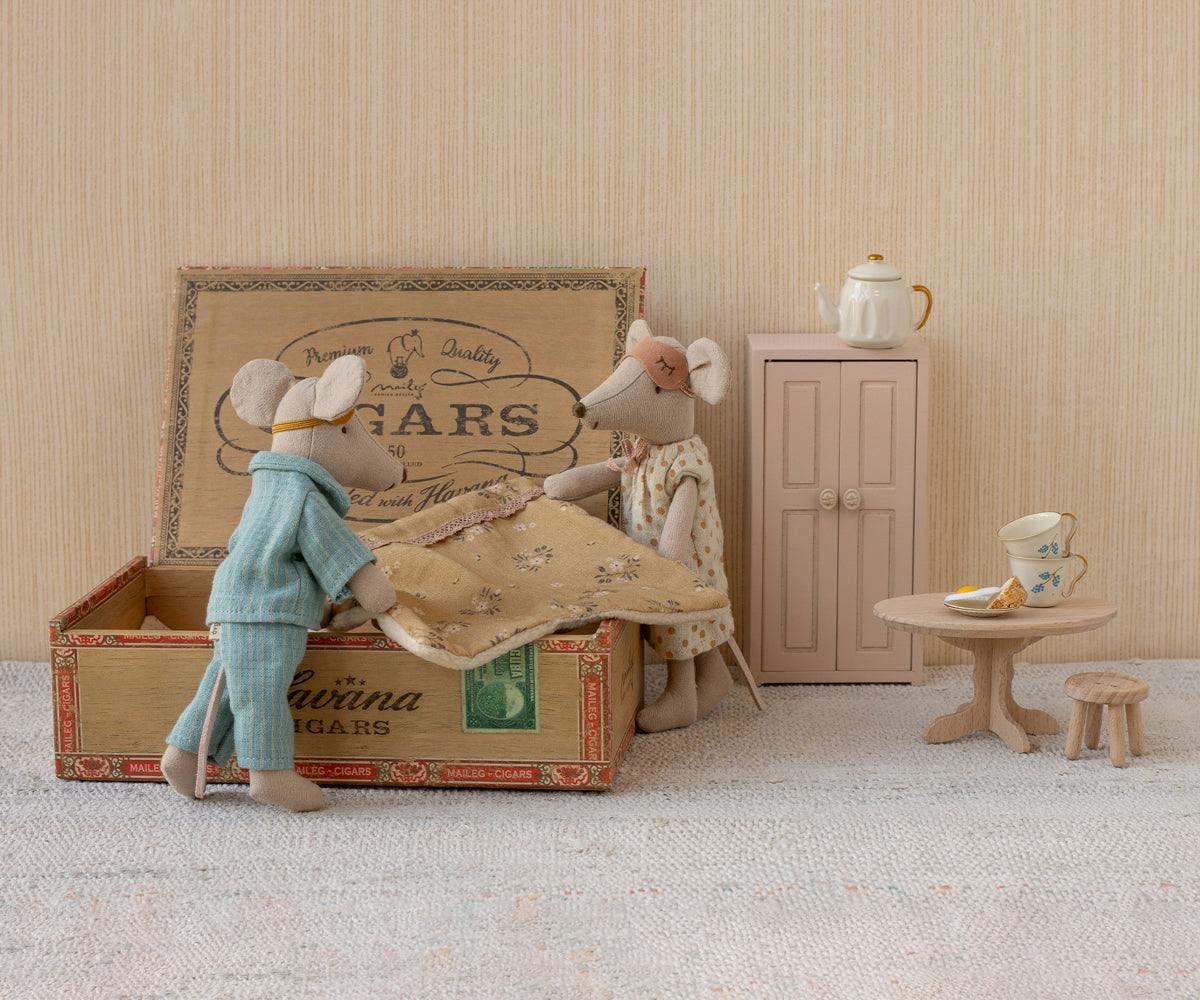 Mum & Dad in cigarbox