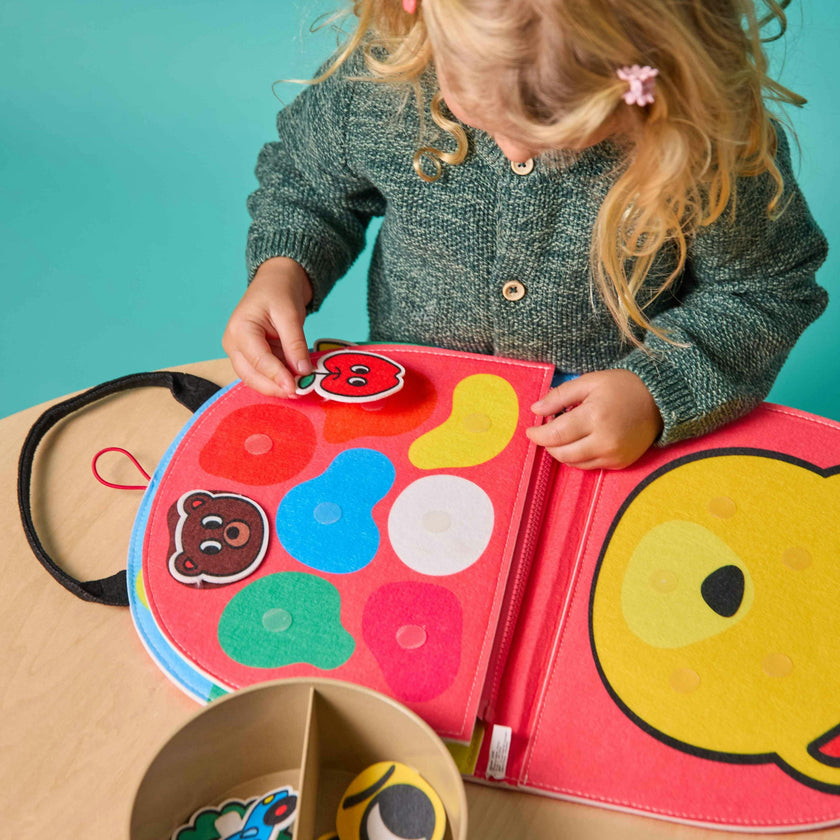 MONTESSORI PLAY BOOK - COLORS AND SHAPES