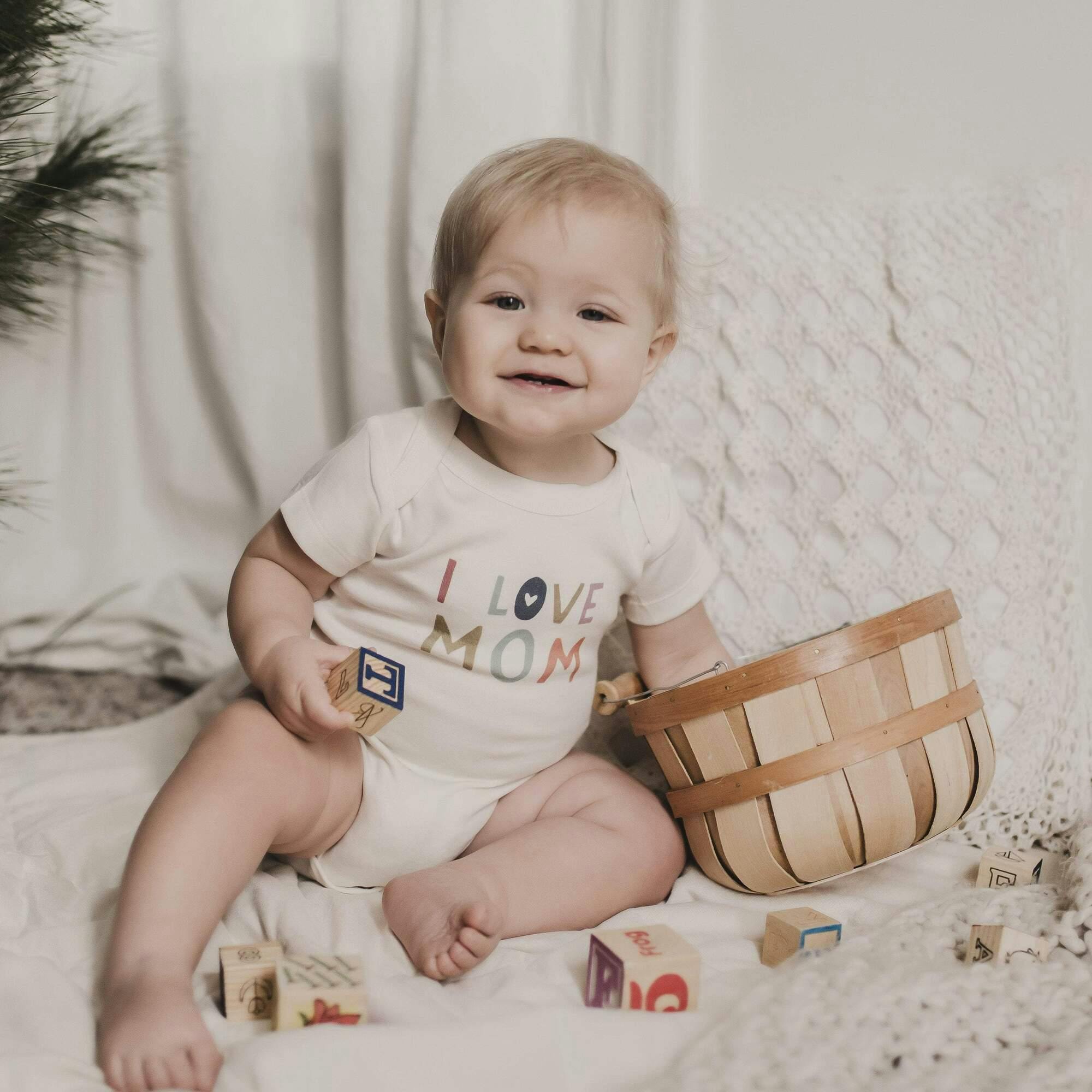 graphic bodysuit | love mom