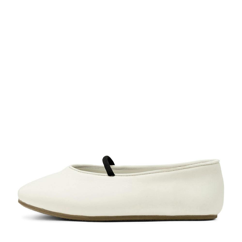 Daphne White Flats