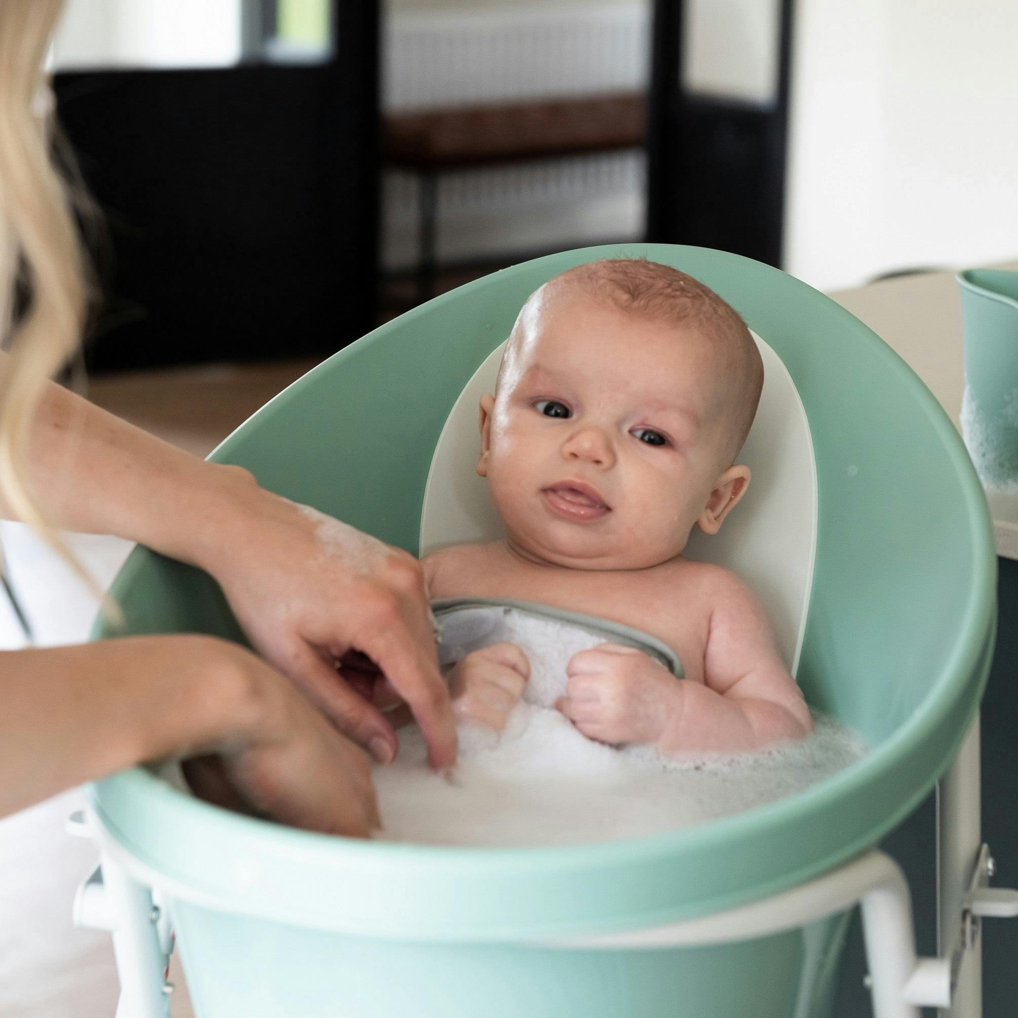 Newborn Bath Essentials Bundle | Baby Bath with Support Bump, Soft Backrest & Rinse Jug | Safe & Stylish Bathtime Set