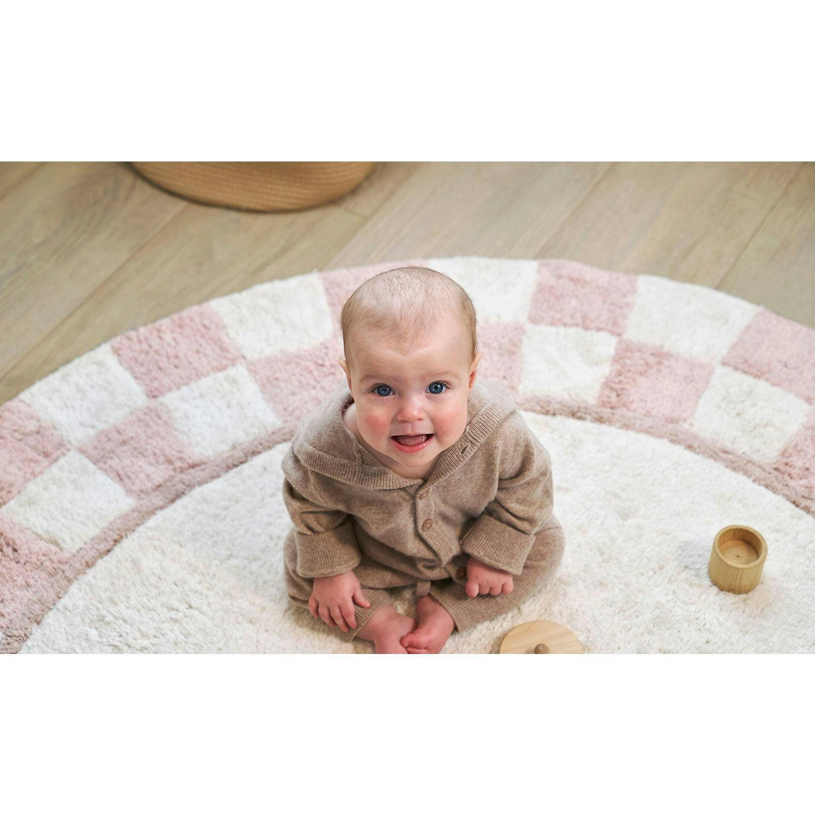 Checkered Charm Washable Round Organic Cotton Rug