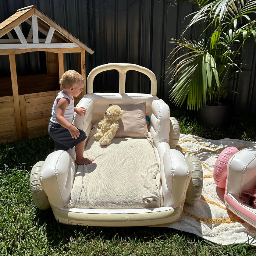 Kids Sleepover Bed: Summer Van Sand