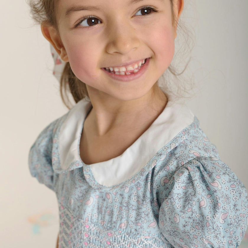 Hand-Smocked Girls Dress - Avis