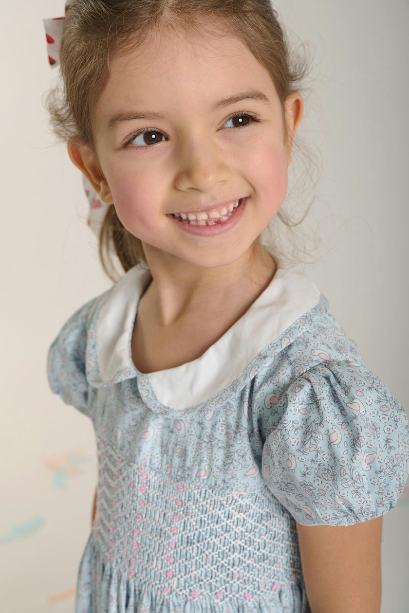 Hand-Smocked Girls Dress - Avis