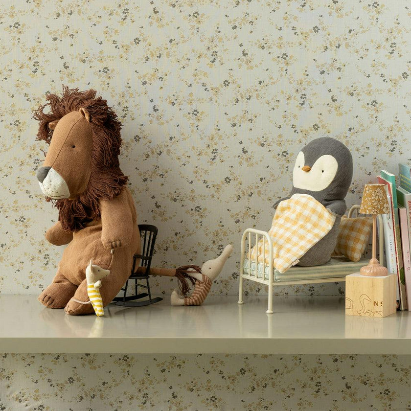 Lion, Medium