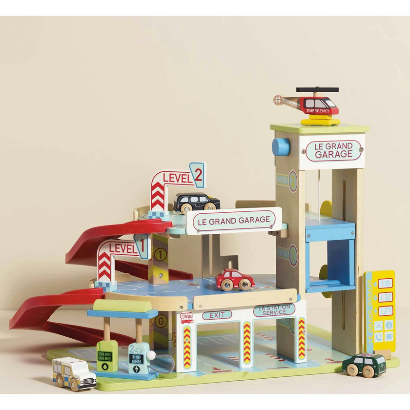Le Grand Wooden Garage