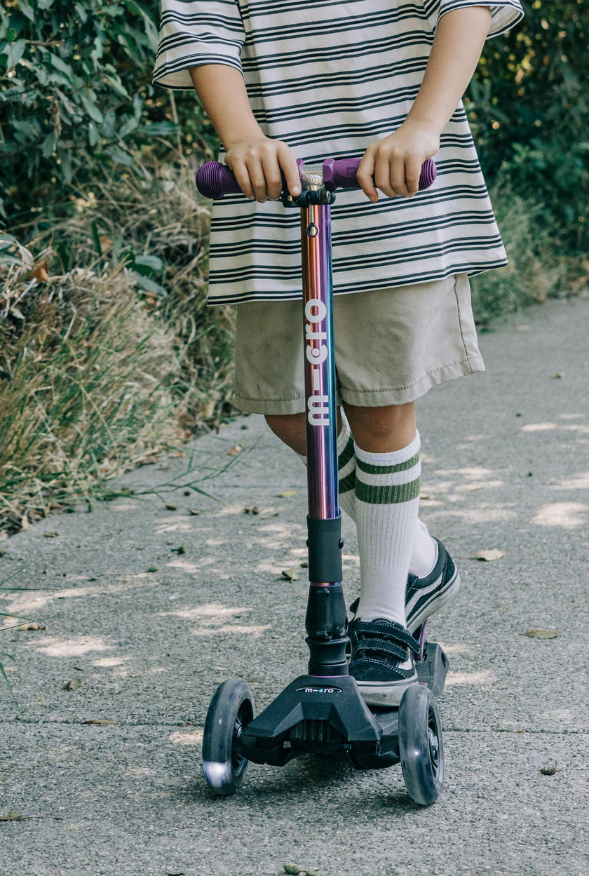 Micro Maxi Foldable LED Neochrome Scooter