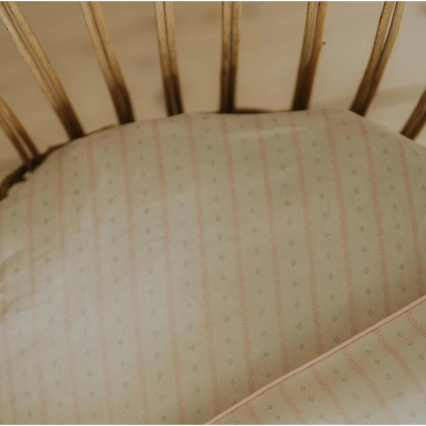 Petal Scallops Crib Sheet