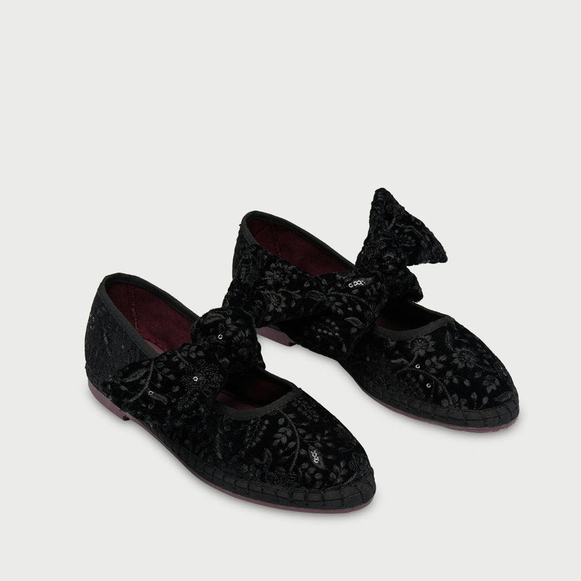 Lyra Sylva Black