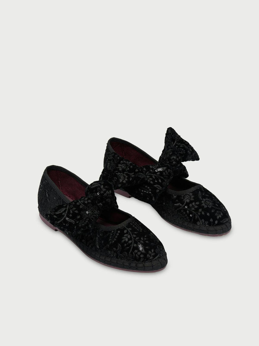 Lyra Sylva Black