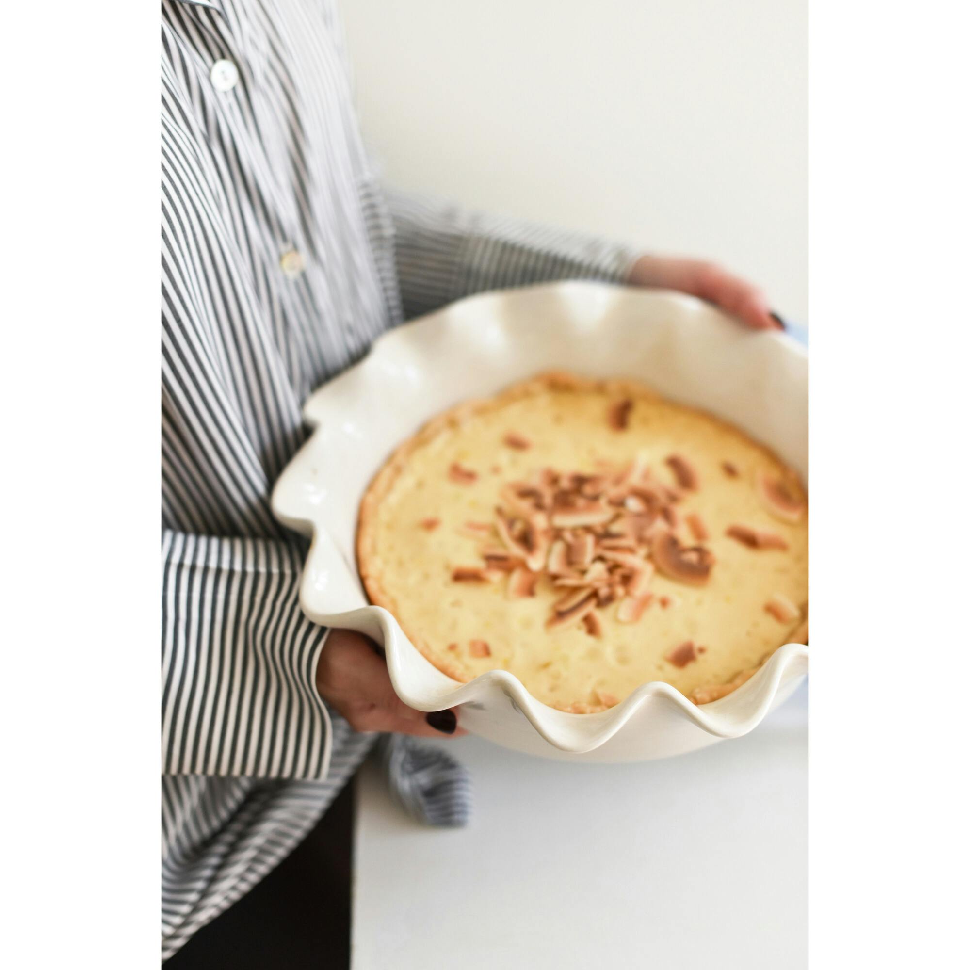 Signature White Ruffle Pie Dish
