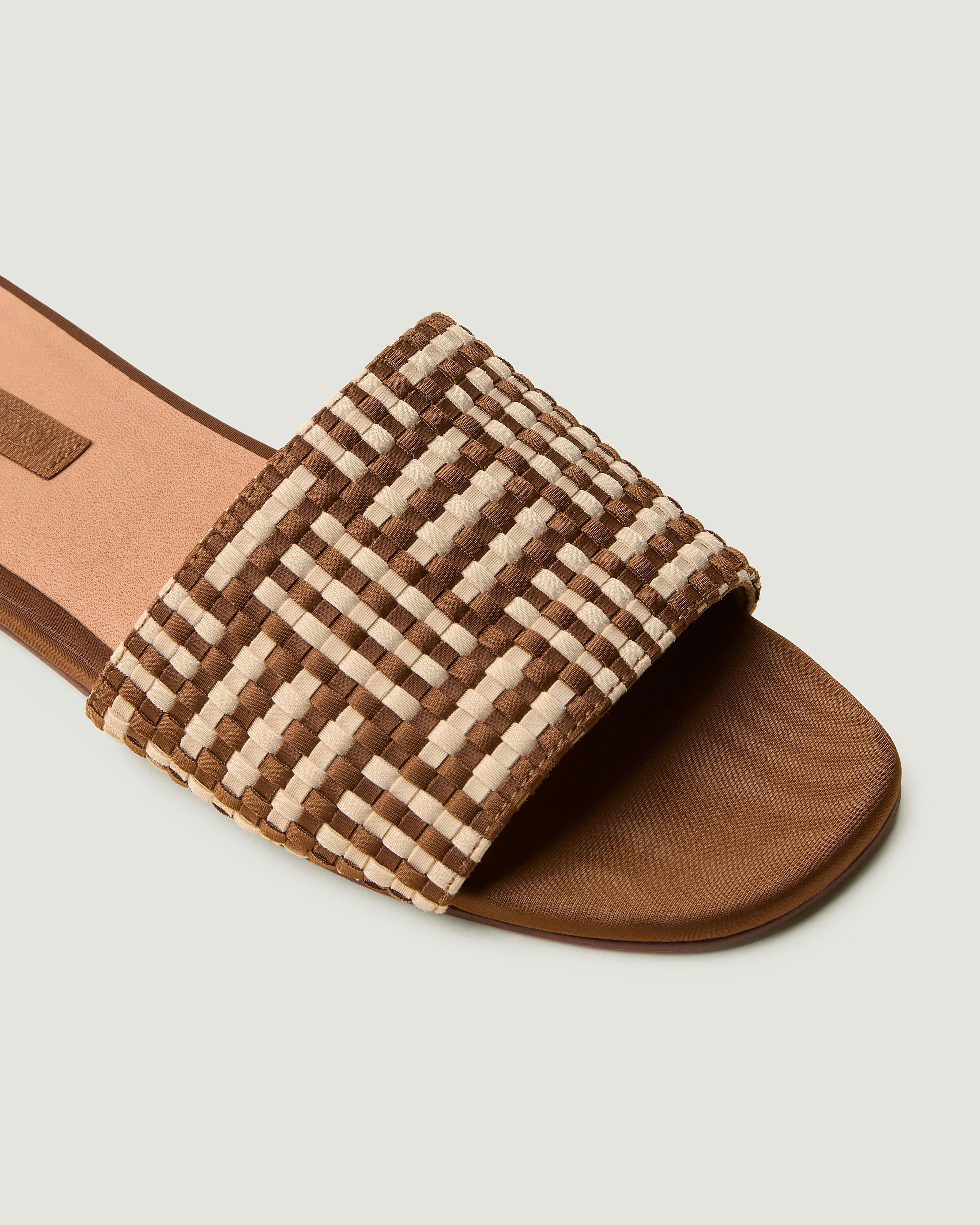 Cairo Slide | Almond