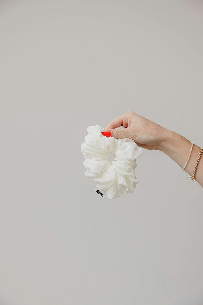 OVERSIZED SCRUNCHIE