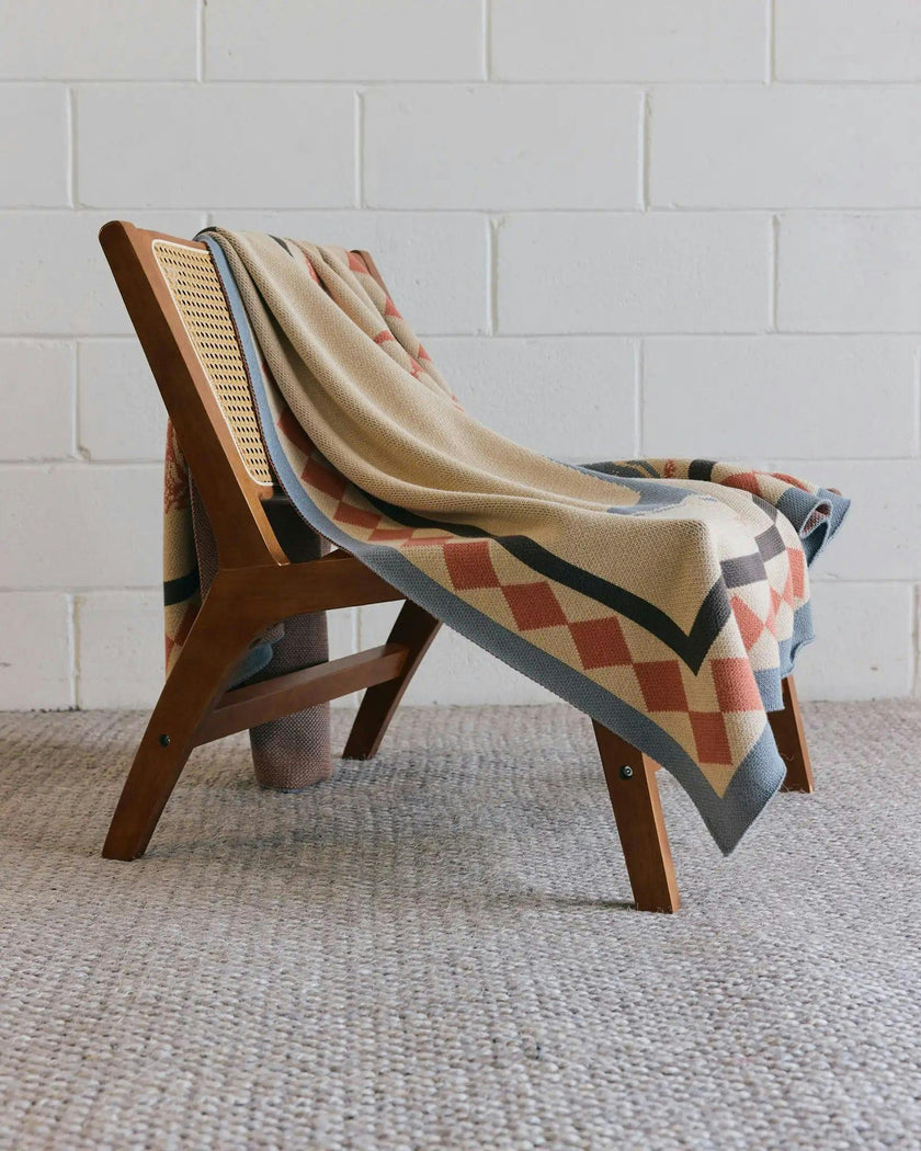 Un Beau Poisson Knit Throw Blanket