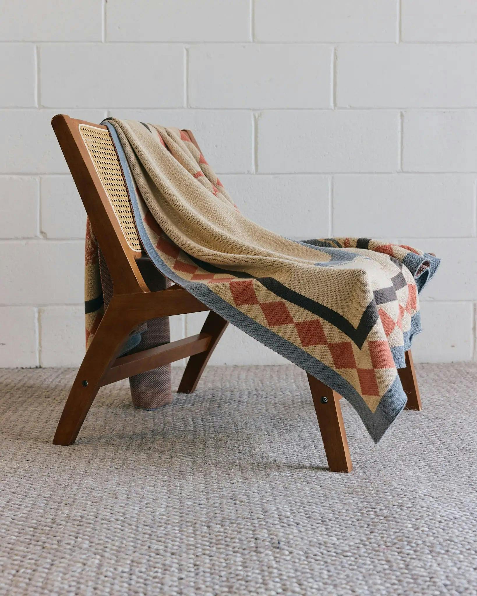 Un Beau Poisson Knit Blanket