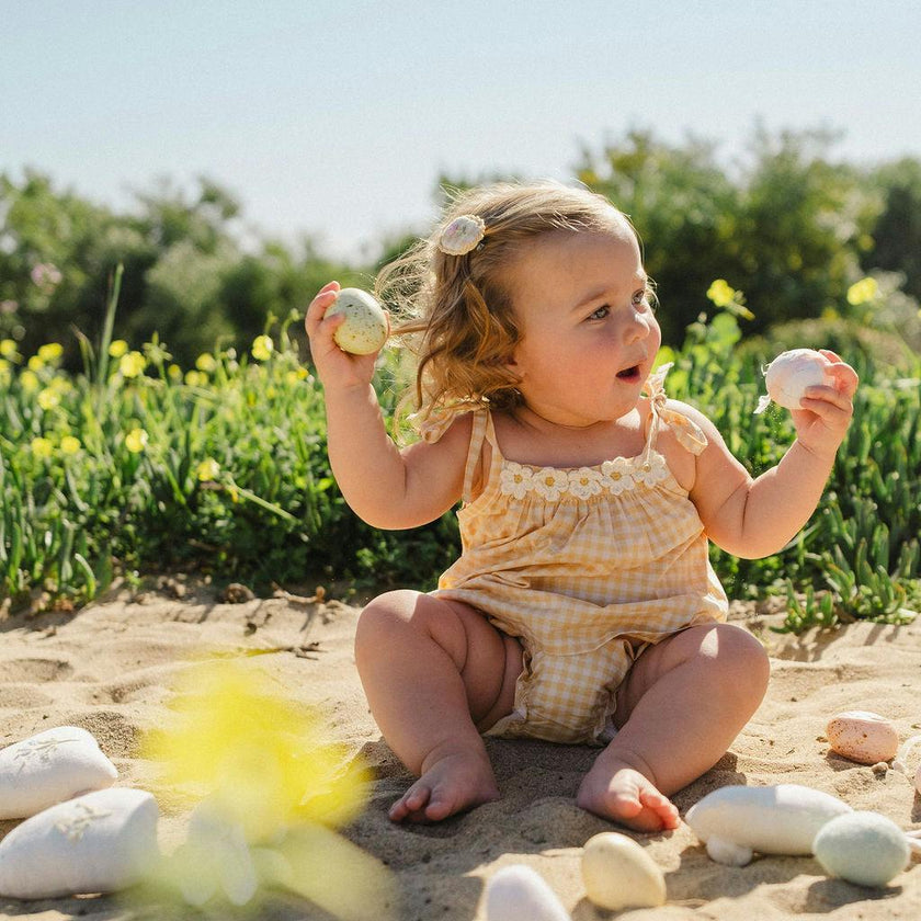 Crochet Daisy Set in Yellow Gingham