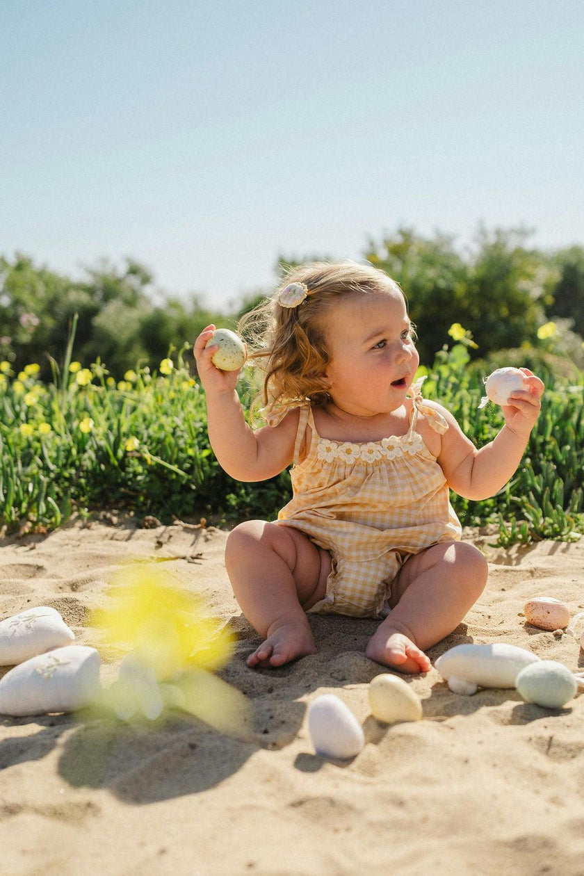 Crochet Daisy Set in Yellow Gingham