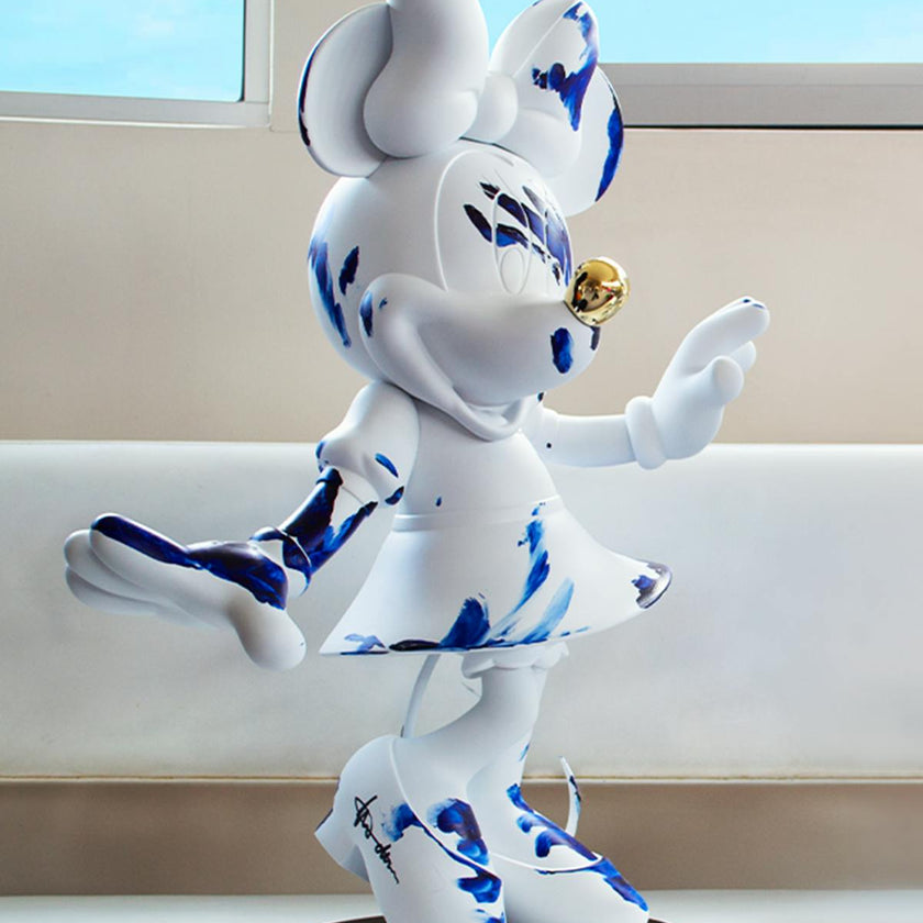 Minnie Mouse ONE MINUTE White & Blue Limited Edition 24in