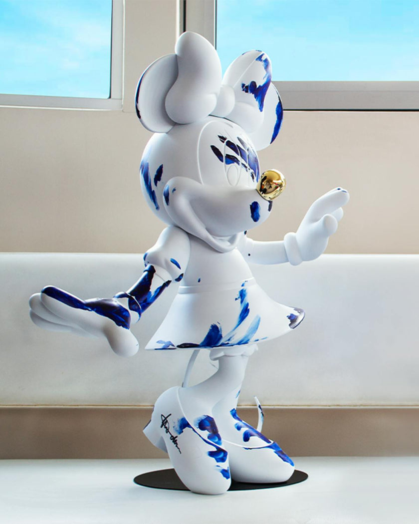Minnie Mouse ONE MINUTE White & Blue Limited Edition 24in