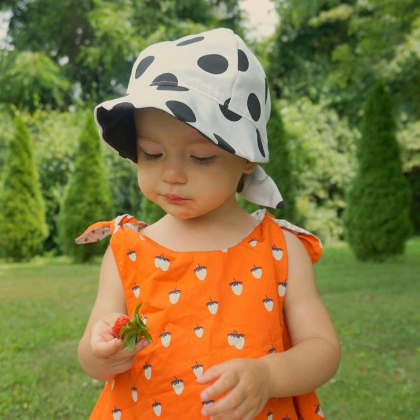 Sun Bonnet, Black Polka Dots On White