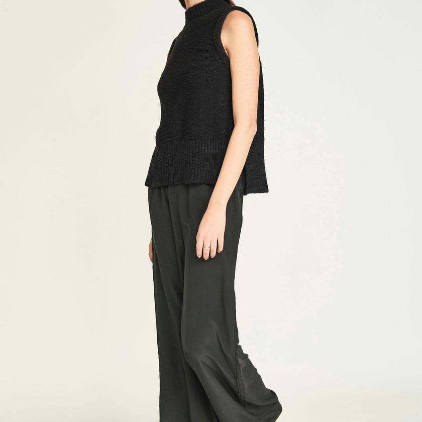 Aspen Open Side Vest in Black
