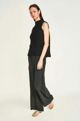 Aspen Open Side Vest in Black