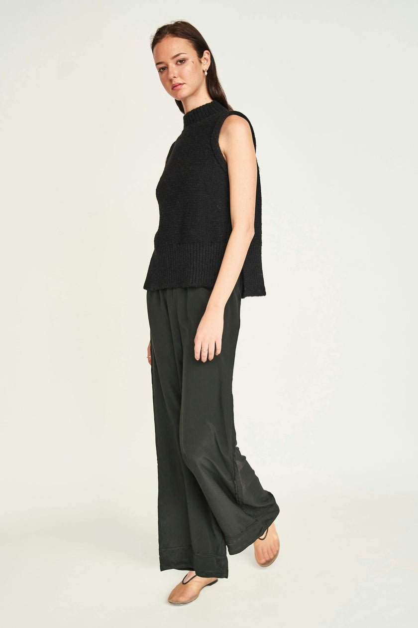 Aspen Open Side Vest in Black