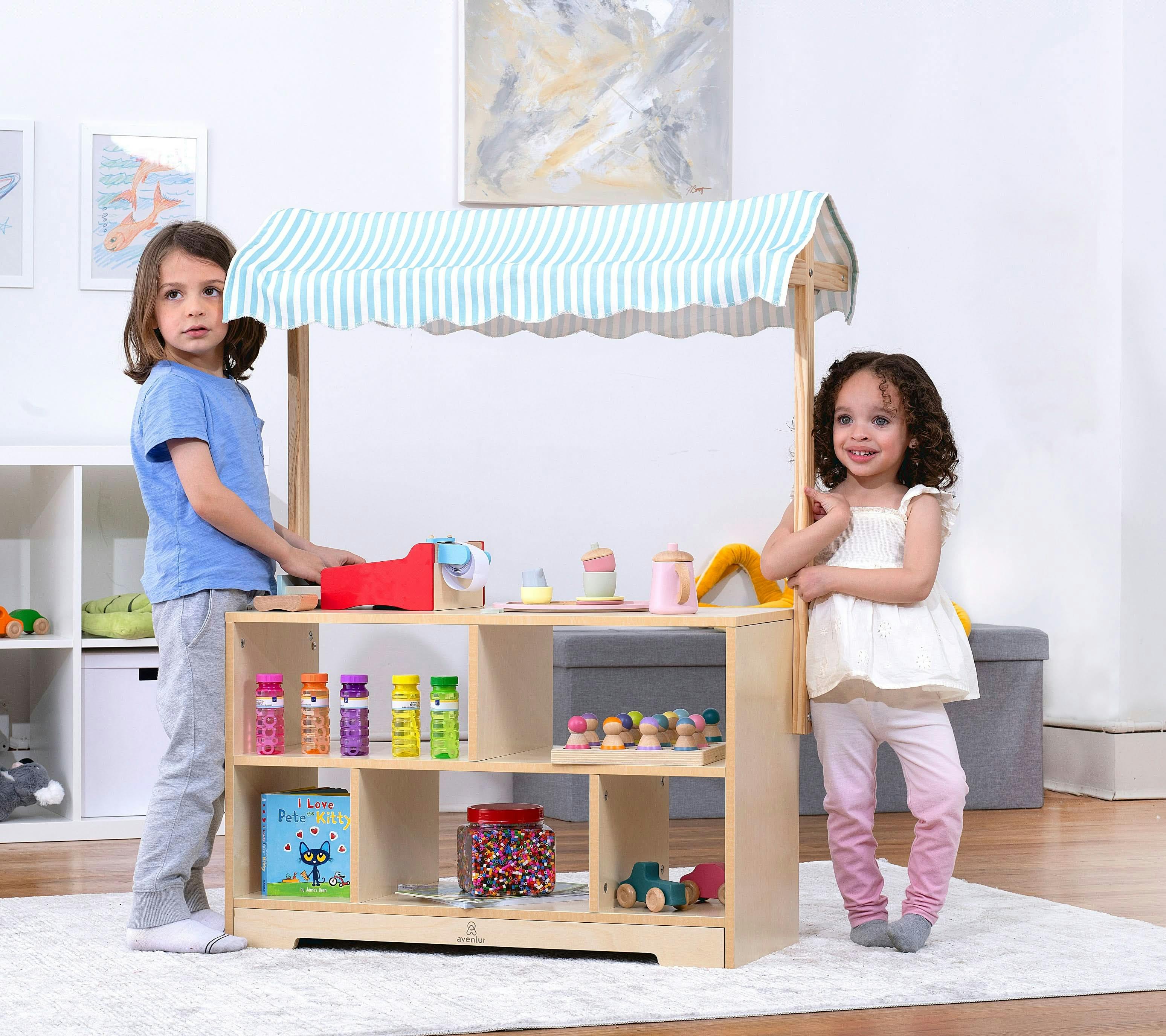 Holly Wooden Market Stand – Kids’ Pretend Play Shop & Display Shelf