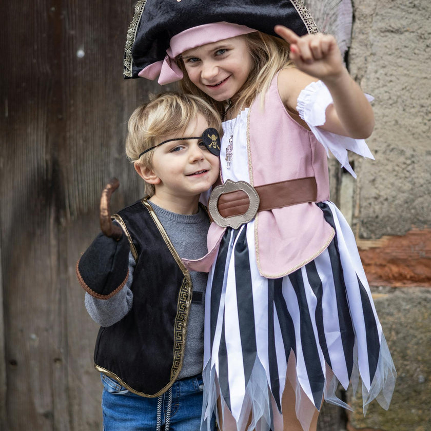 Kira the Pirate Girl