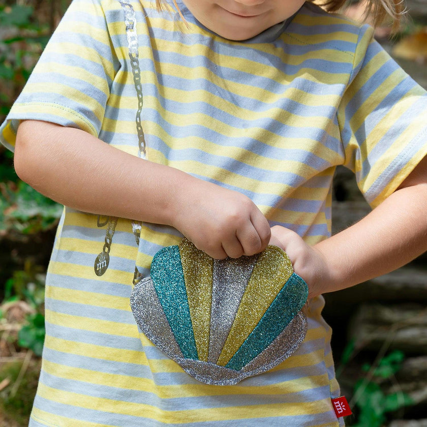 Magnetic Peek-A-Pocket T-Shirt & Shorts Set