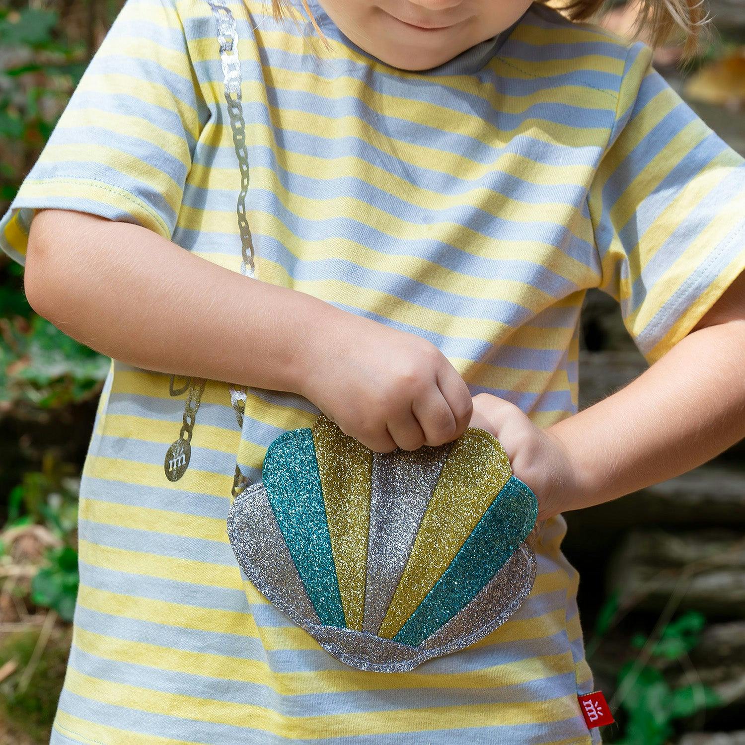 Magnetic Peek-A-Pocket T-Shirt & Shorts Set