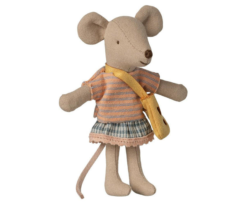 Little sister mouse with bag