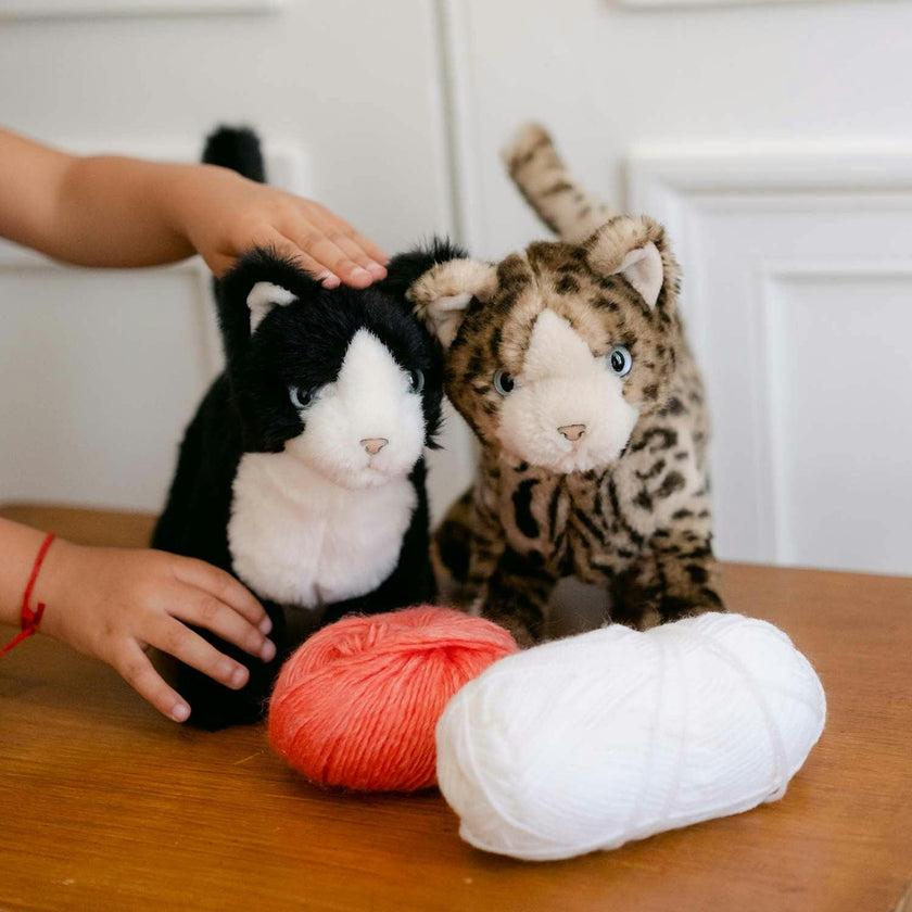 LA PELUCHERIE My Cat Gustave - Small 26cm - Black/White