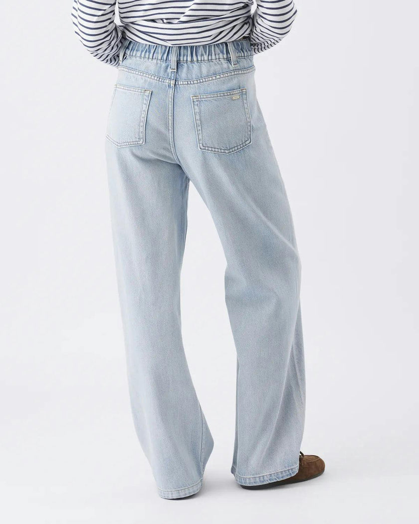 Billie Over Bump Jean Light Wash