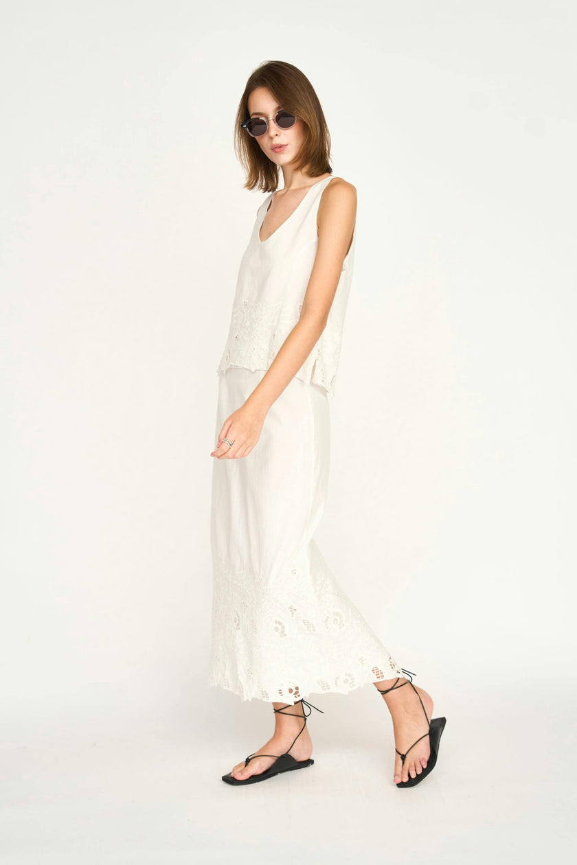 Lombok Skirt in White Embroidered Deco
