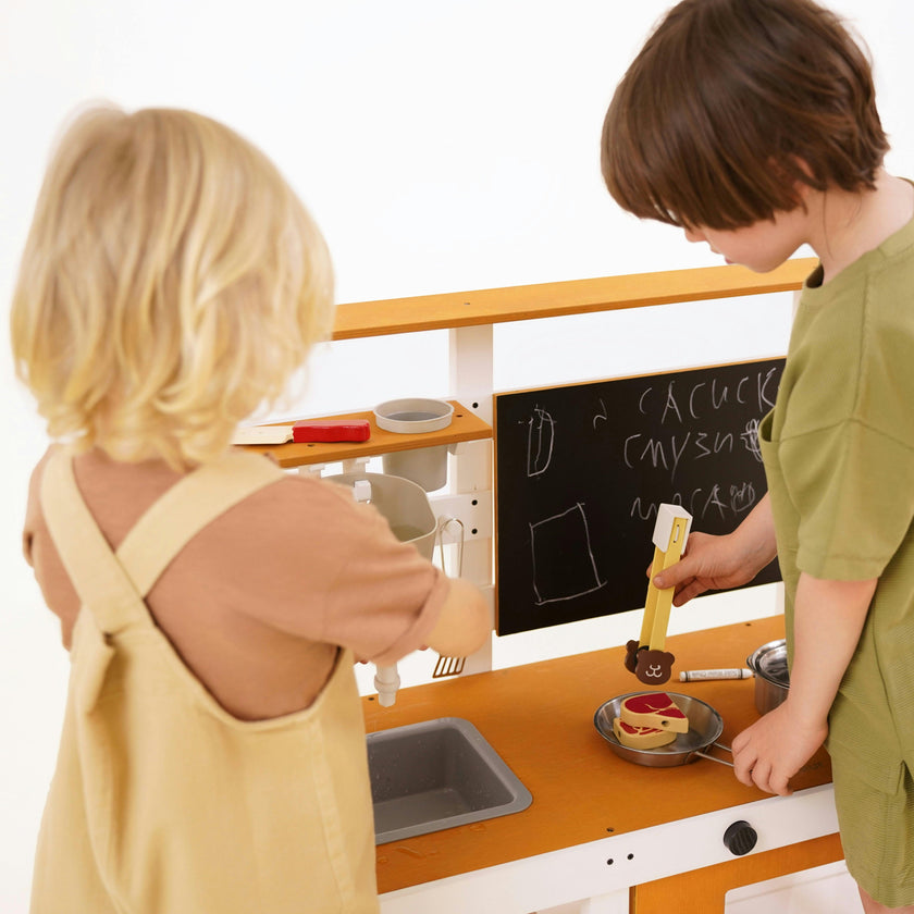 Avenlur Woodland Mud Kitchen – Montessori Outdoor Wooden Play Kitchen