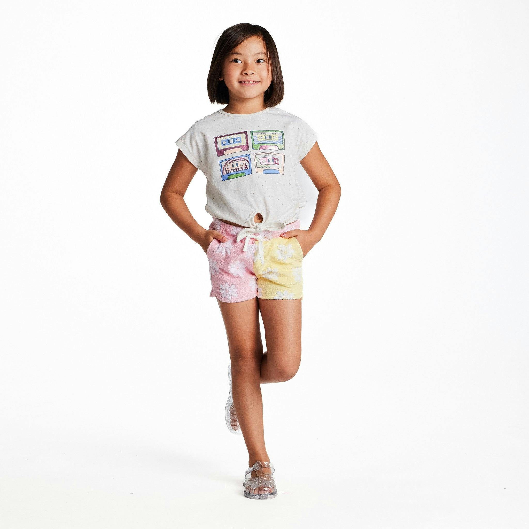 Girls Graphic Tee w. Embroidery & Glitter | White Cassette