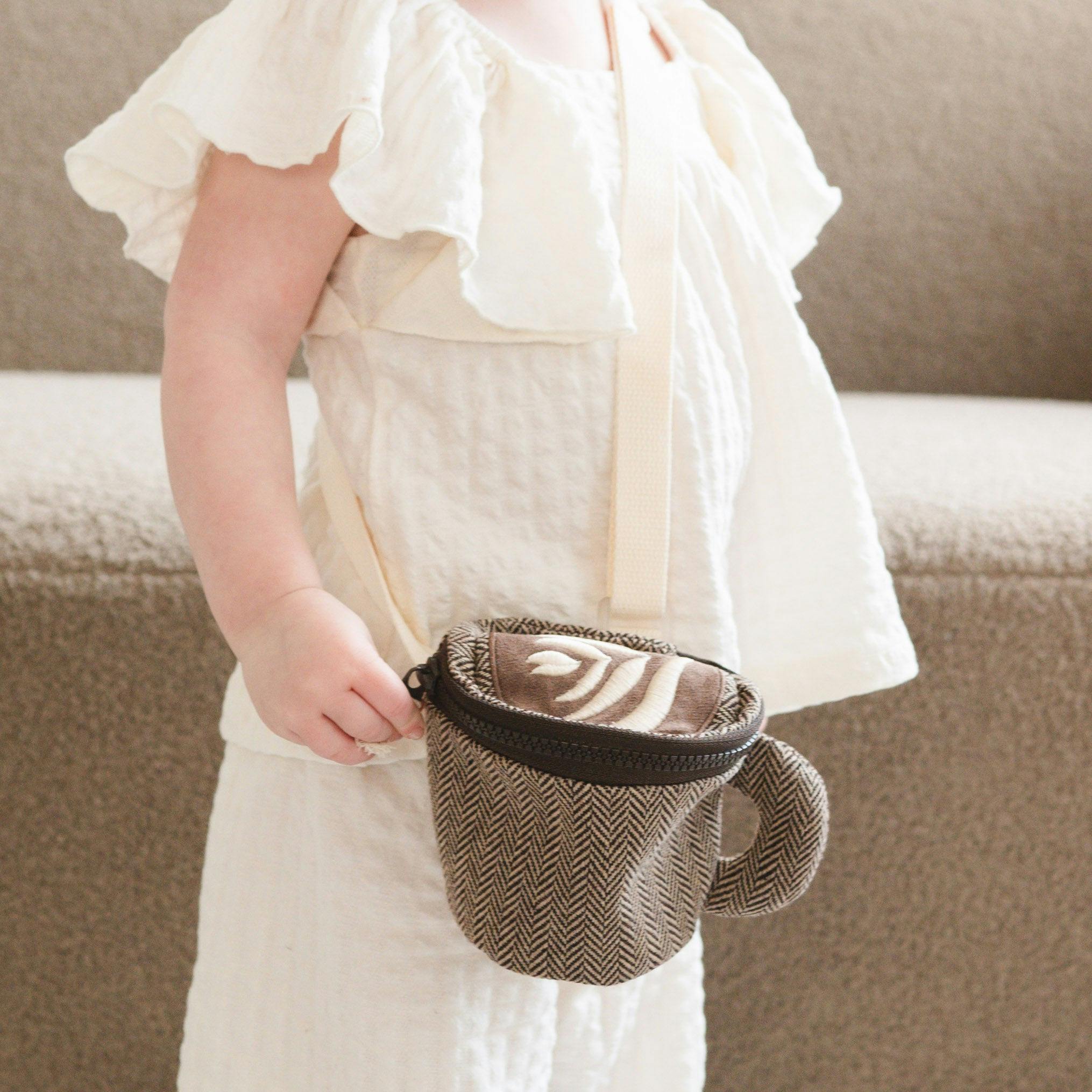 CAFE HOPPER sling bag