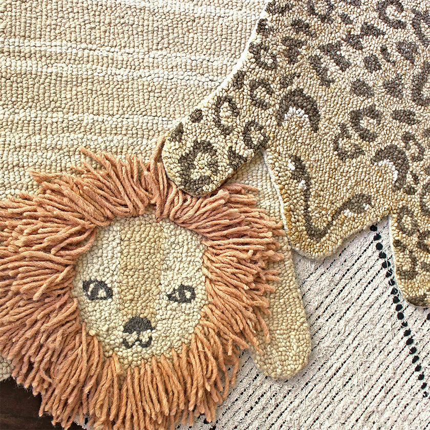 Parker Leopard Shaped Wool Accent Rug (23" x 36")