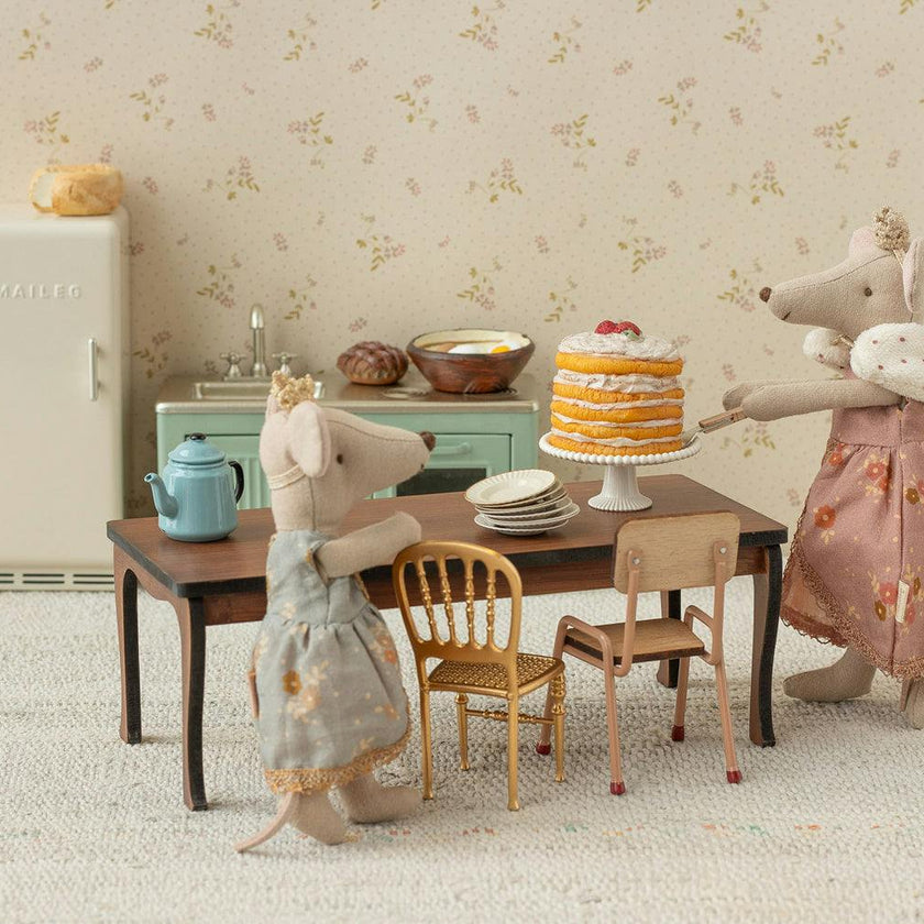 Party cake and cake stand, Mouse