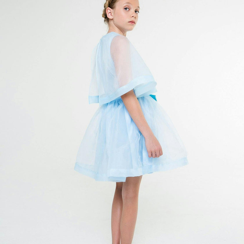 Madeleine (light blue)