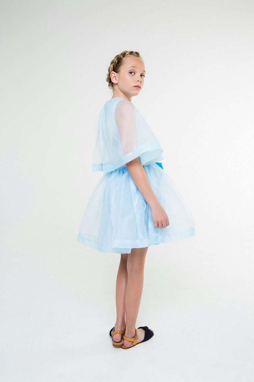 Madeleine (light blue)