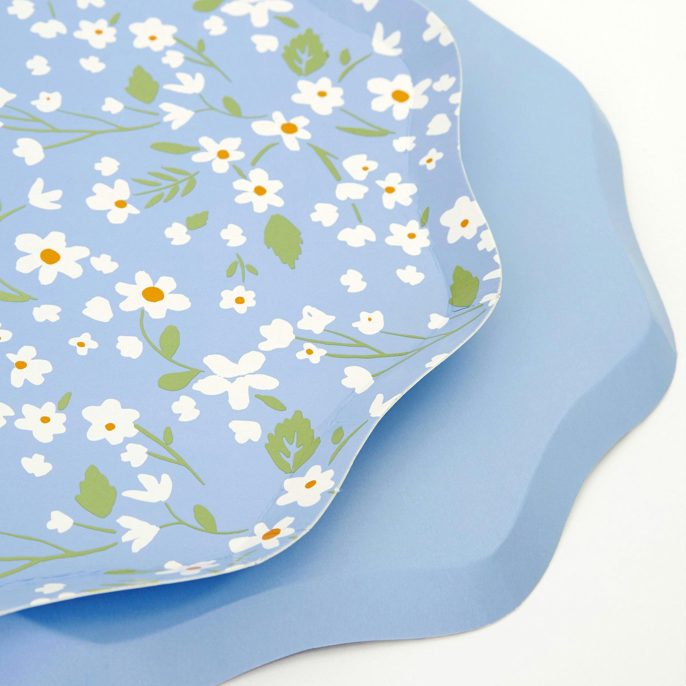 Set of 12 Ditsy Floral Dinner Plates