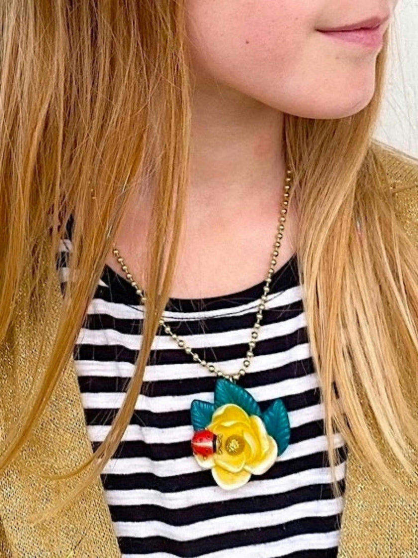 FLORAL LOVE NECKLACE